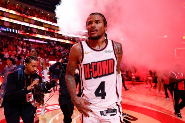 Suns GM: Jaylen Green chỉ mới 23 tuổi và không đạt đến giới hạn trên. Anh ấy và Booker có thể kiểm s